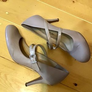 Gianni Bini Taupe Nude 2 Strap Mary Jane Heels